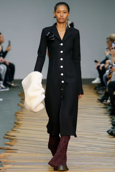 Look 4